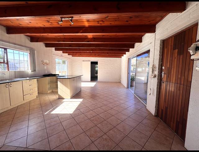 2 BEDROOM APARTMENT TO LET IN TABLE VIEW